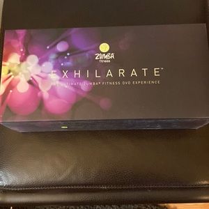 Zumba exercise program 💃🏻Incudes toning sticks and dvds Price drop last call